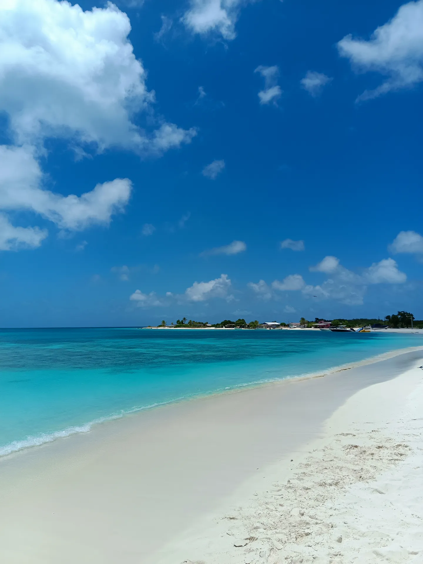 Playa larga del cayo Crasquí