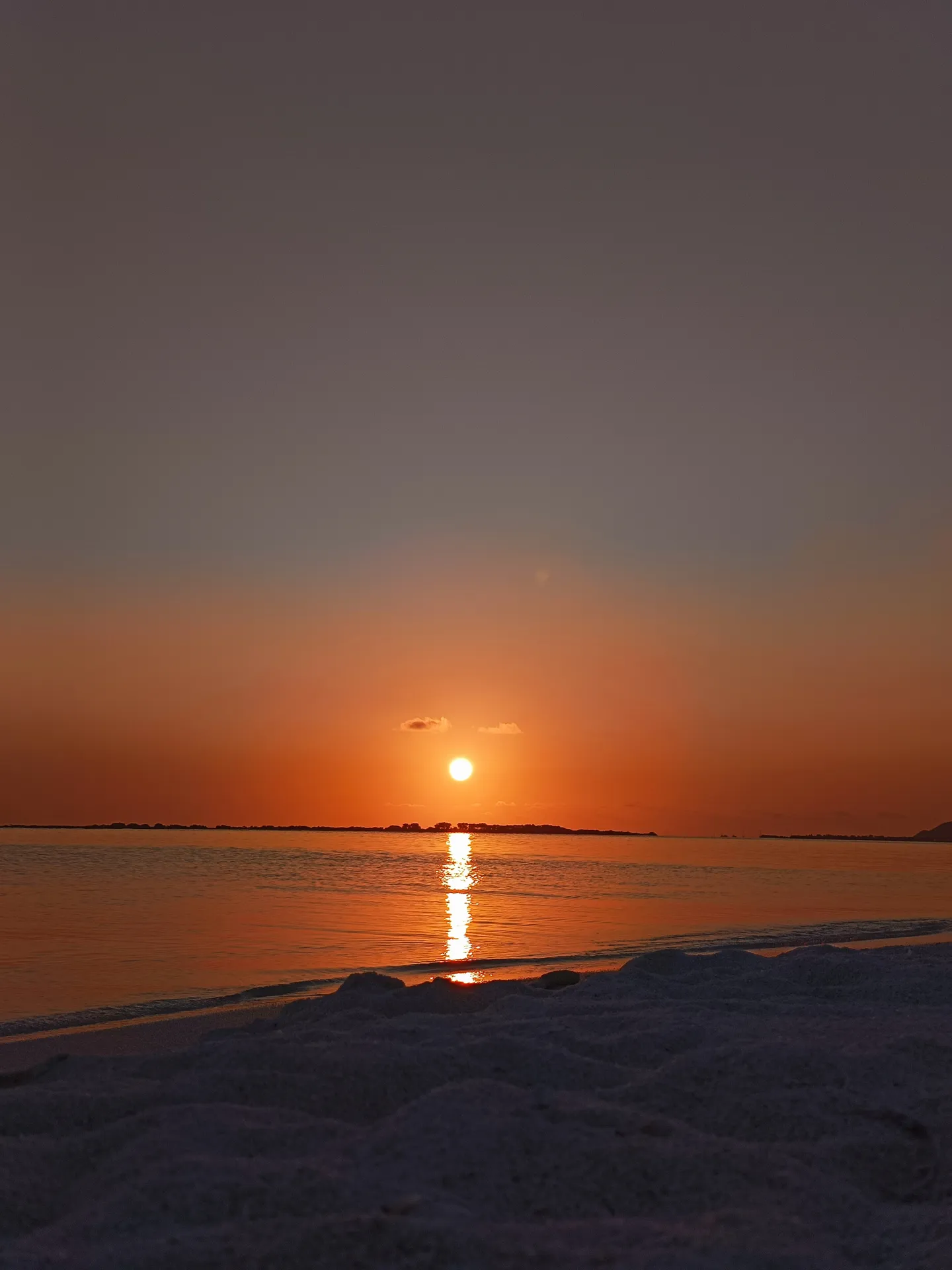 Atardecer con colores cálidos en Los Roques